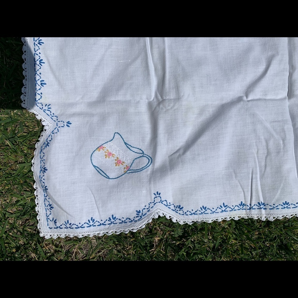 Table Cloths - Picture 2 of 4